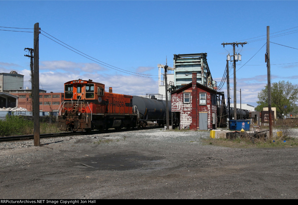 IHB 1522 pushes the 114 Job across Bridge 631